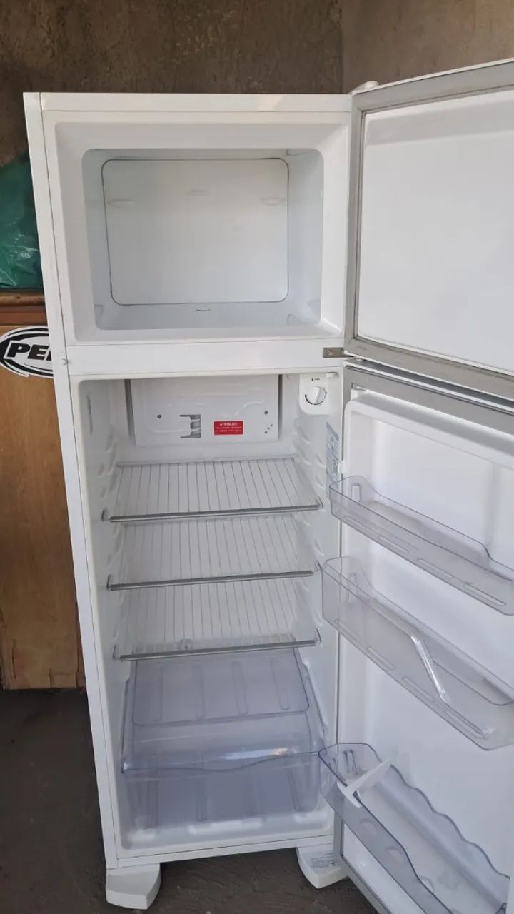 Geladeira Electrolux Modelo DC35A *COM DEFEITO* - Foto 2