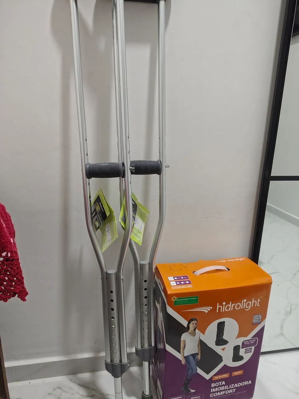 Par de muletas e bota  - Foto 3