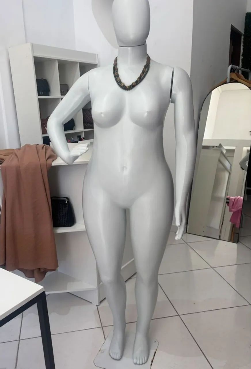 Vendo Manequim Plus Size