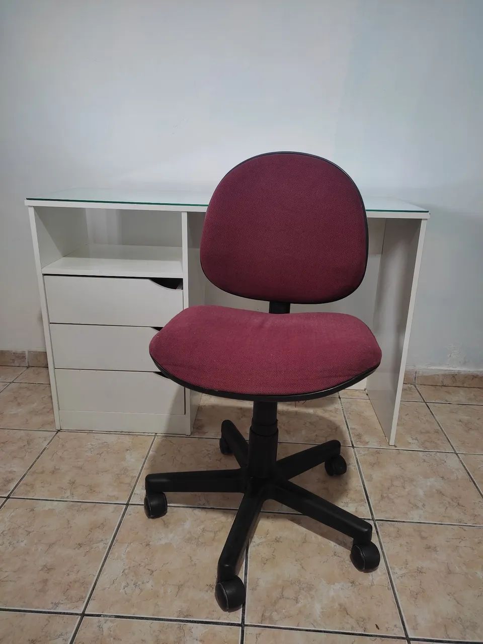 Escrivaninha com cadeira - Foto 3