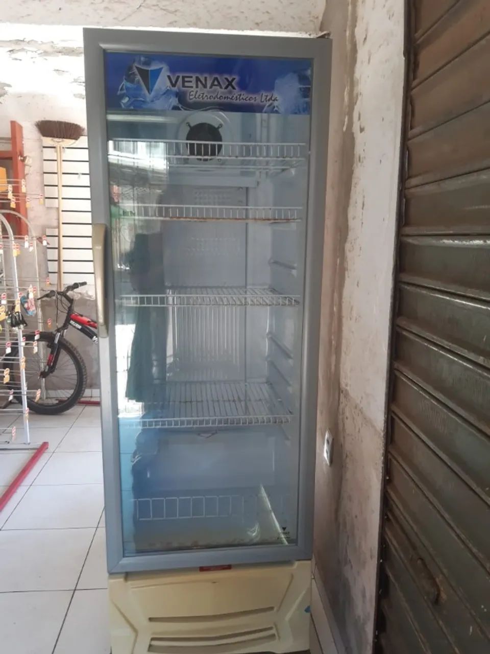 Expositora de Bebidas VENAX 300 Litros 127 v - Foto 2