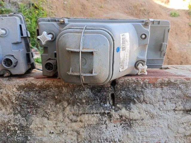 Par de faróis dianteiro do Santana  97  - Foto 3