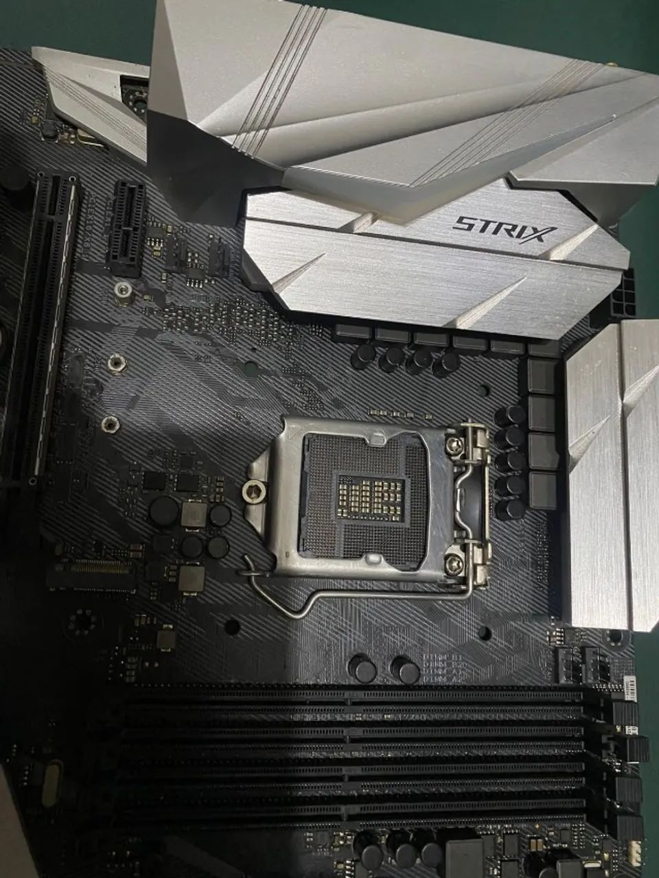 Placa-mãe ASUS ROG Strix Z370-E Gaming - Foto 4
