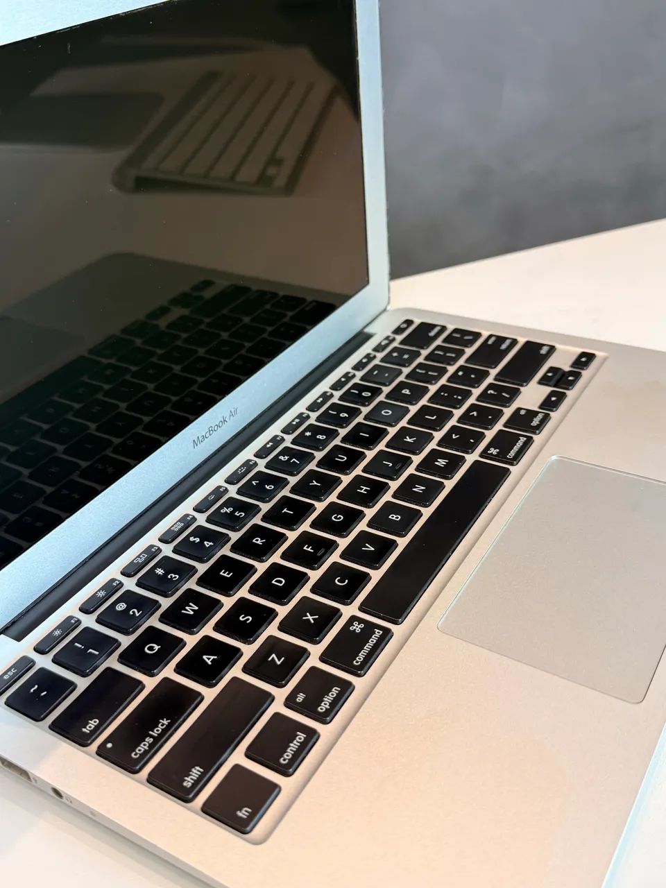 Vendo ou troco MacBook Air 2011 128gb 8gb totalmente sem detalhes