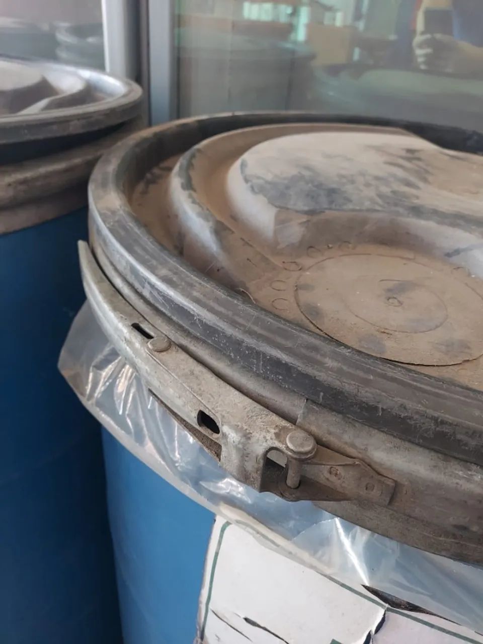 TAMPOR PLASTICO AZUL 200L - Foto 3