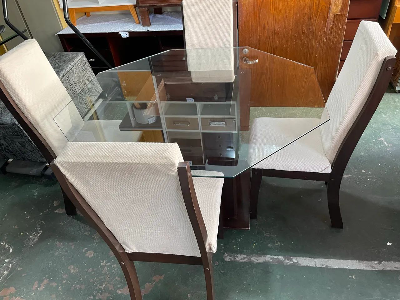 Mesa de Jantar com Tampo de Vidro e 4 Cadeiras  - Foto 2