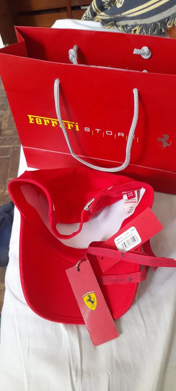Boné Ferrari