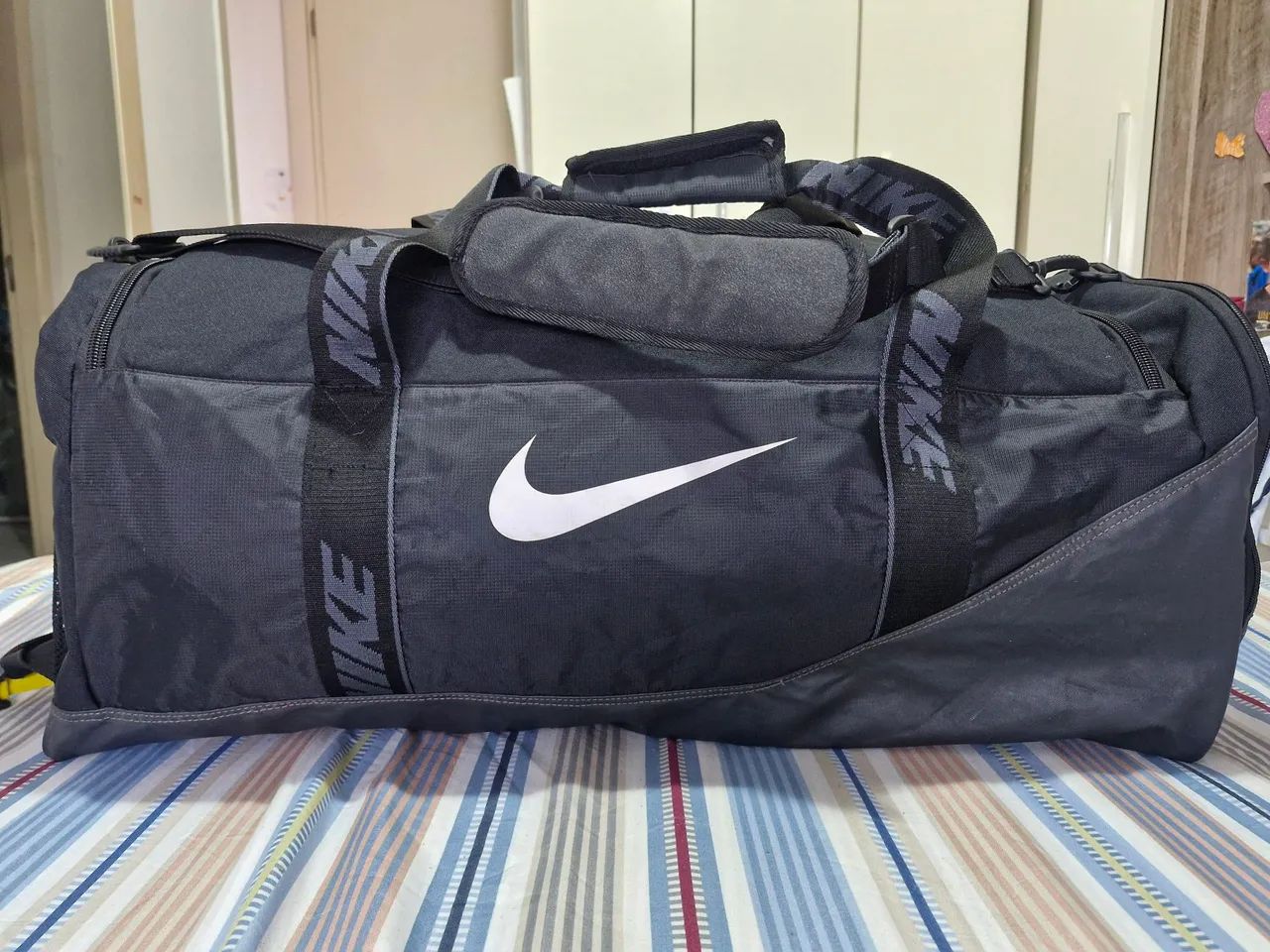 R$ 400 | Bolsa Nike Grande | Viagem | Esporte | Camping | Largura