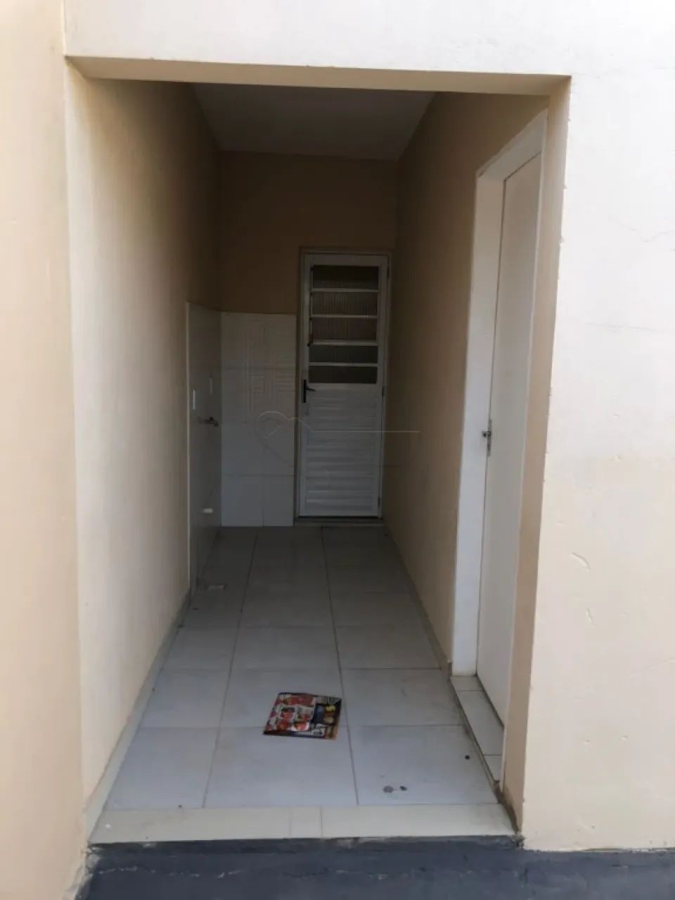 2 DORMITÓRIOS, SALA, COZINHA COM GABINETE, WC SOCIAL. - Foto 2