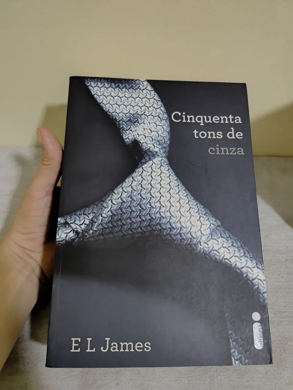 Livros 1 e 3 - Saga Cinquenta Tons - Foto 2