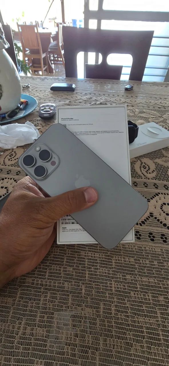 IPhone 15 pro Max natural,completo