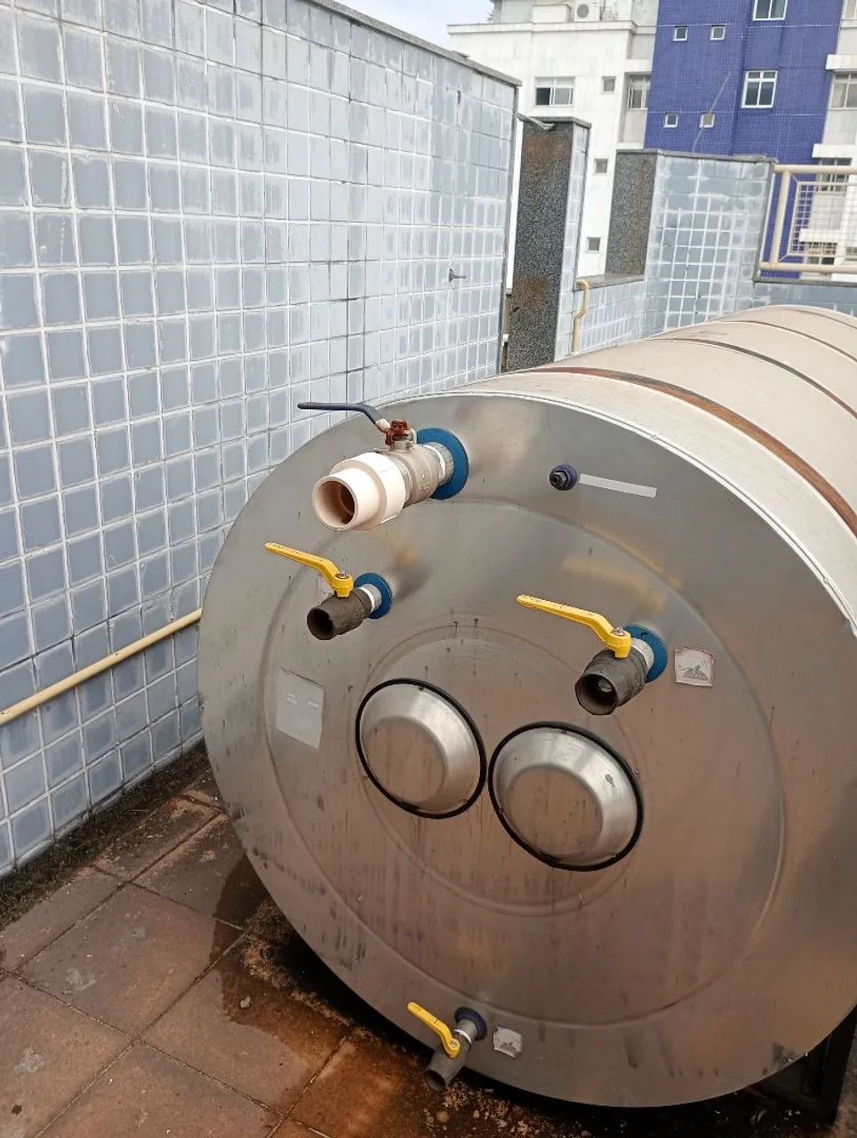 Ia ser usado para prédio residencial, porém o prédio virou comercial.