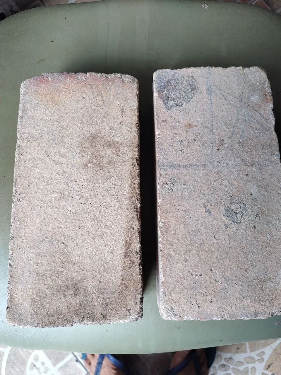 Vendo tijos refratário do grande, ótimo para a fabricação de churrasqueira 