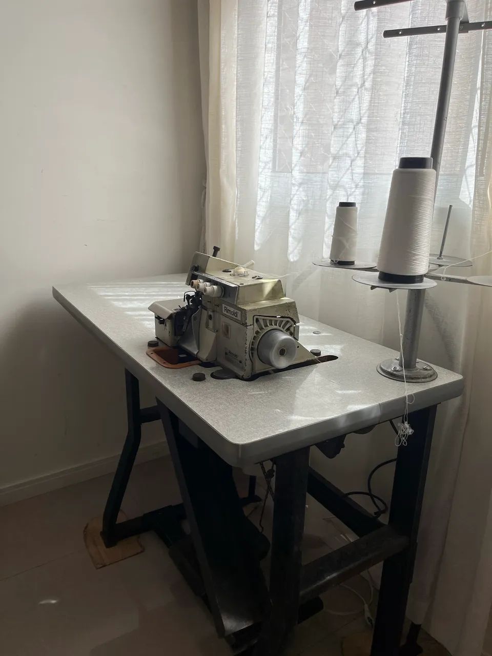 Máquina overloque Rimoldi - Foto 4