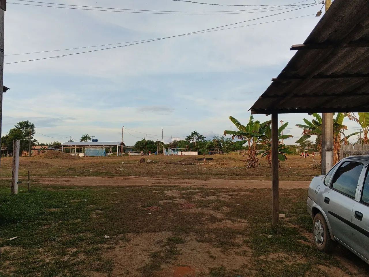 Vendo essa casa com 2 quarto e sala e cozinha , banheiro  - Foto 3