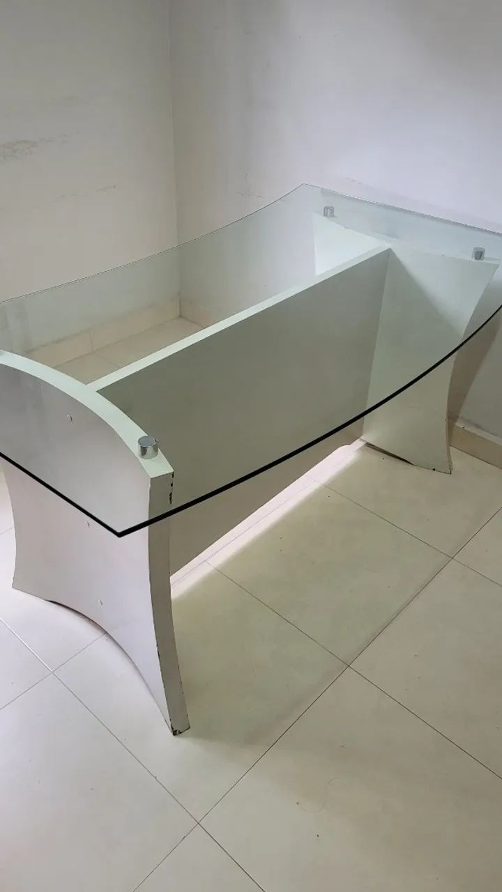 Mesa para escritório em Vidro com base de madeira - Foto 4