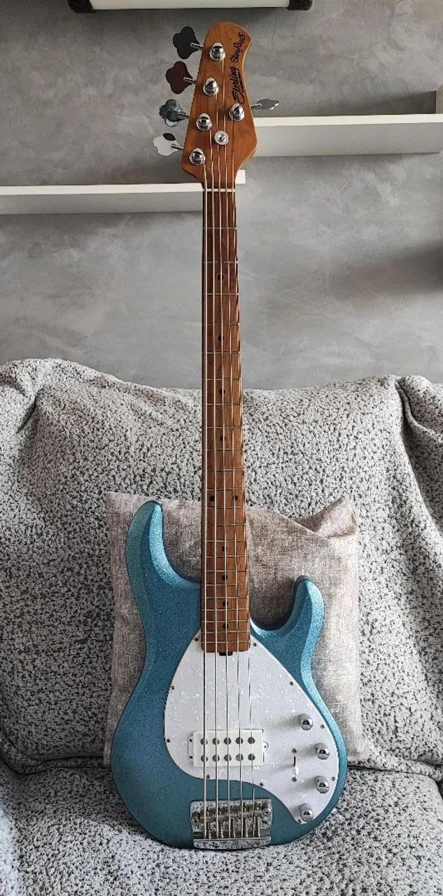 Baixo Sterling by Music Man StingRay 5 - 5 cordas - Blue Sparkle