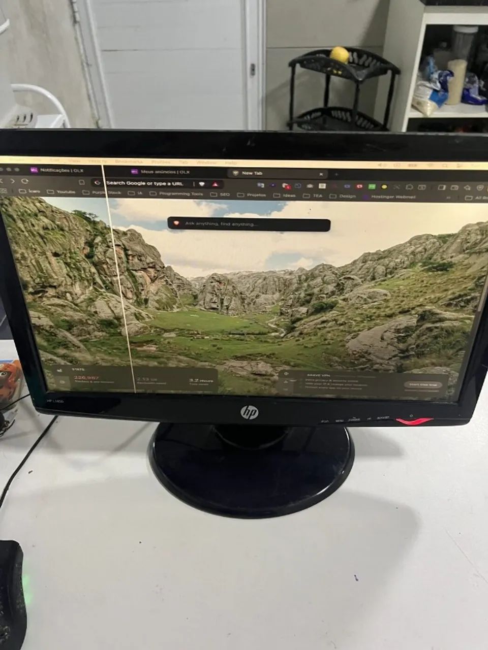 Monitor HP (carcaça LG W1943SC) 19" com base ? defeito: linha vertical à esquerda