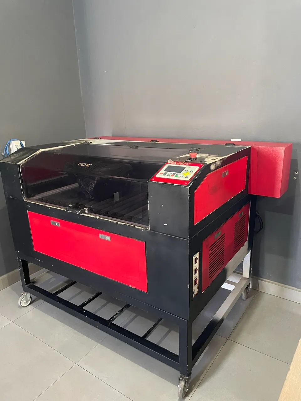 Máquina de Corte e Gravação a Laser ECNC L-1060 CO? - Foto 3