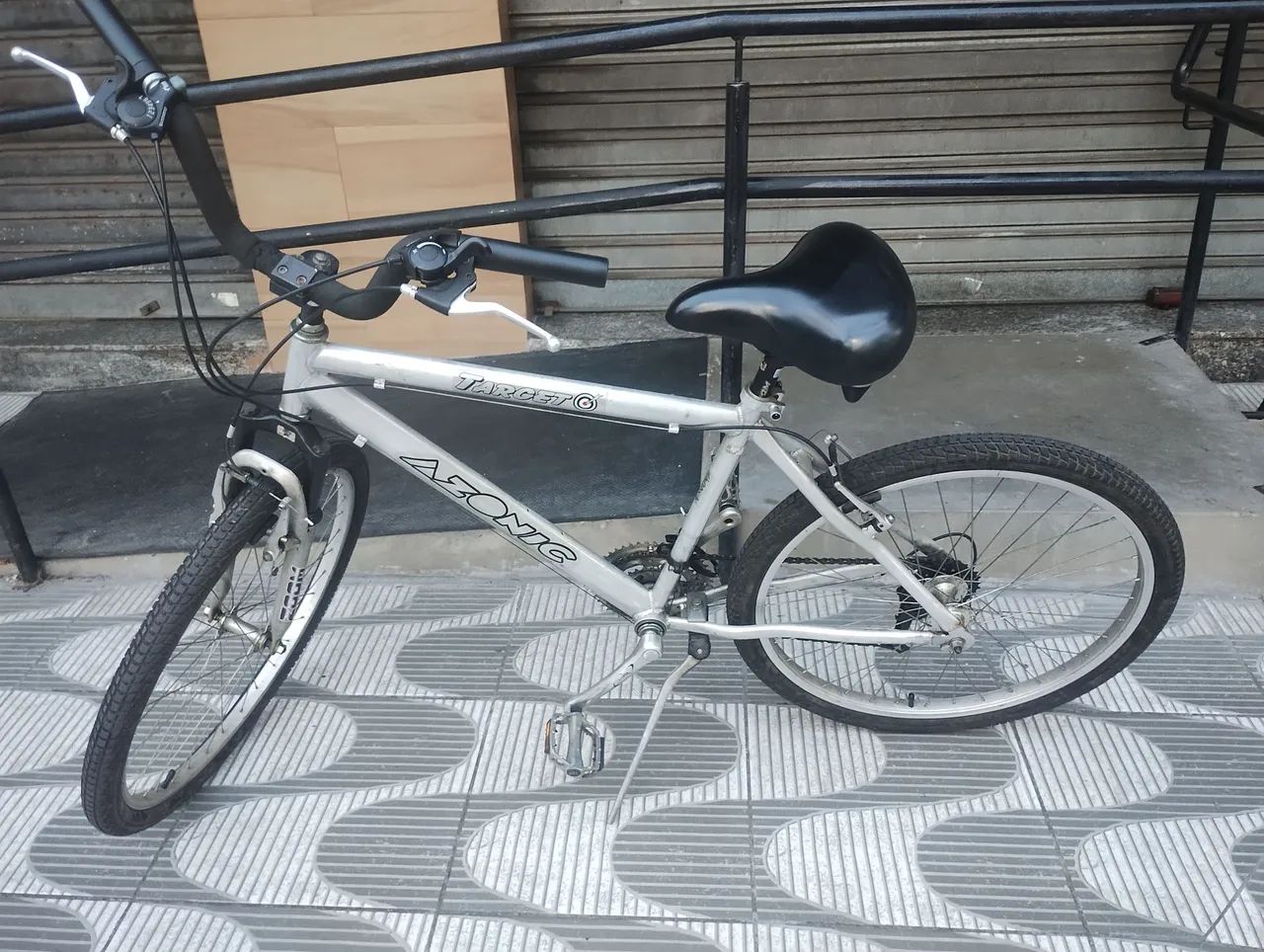 Bicicleta, em Alumínio com Marcha Shimano. - Foto 2
