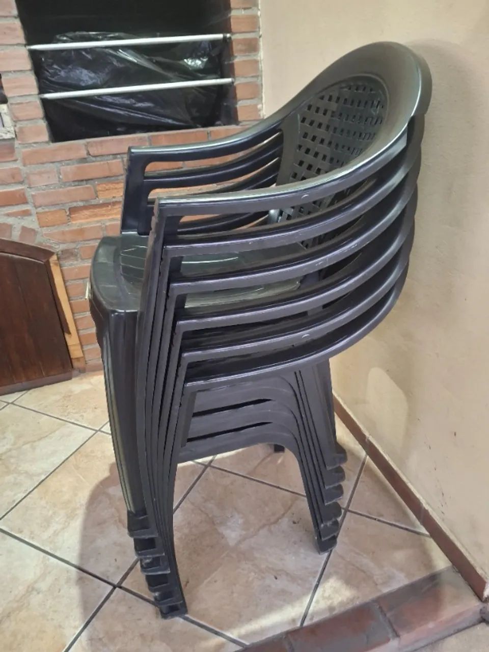 Poltrona Plástica Cadeira com Encosto Resistente Duoplastic - Foto 4