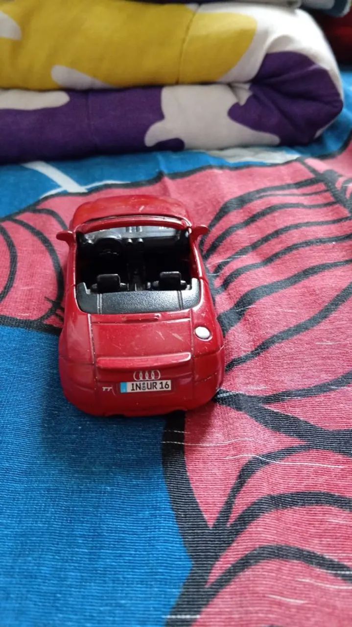 Carro vintagem vermelho  - Foto 2