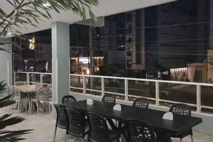 VAGA DE ESTÁGIO REMUNERADO - RECEPÇÃO HOTEL - Foto 2