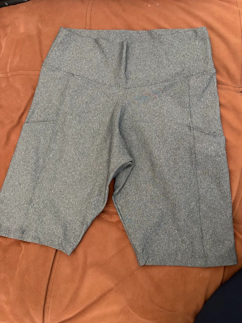 Bermuda cinza com bolso 