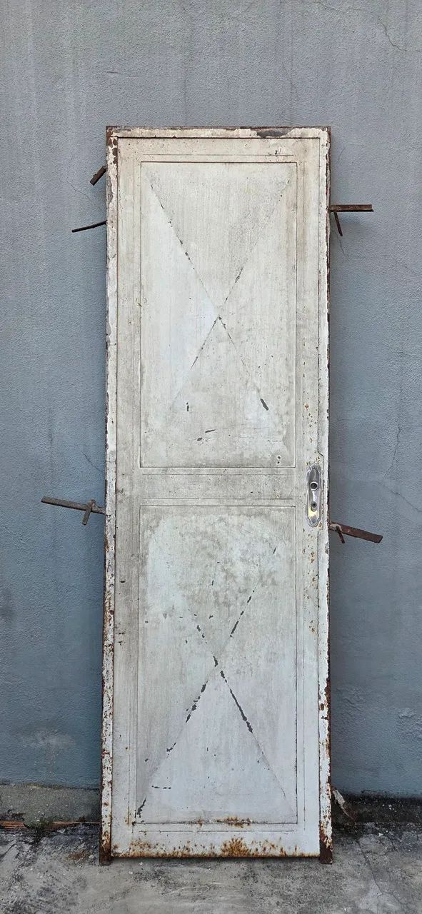 PORTA DE FERRO
