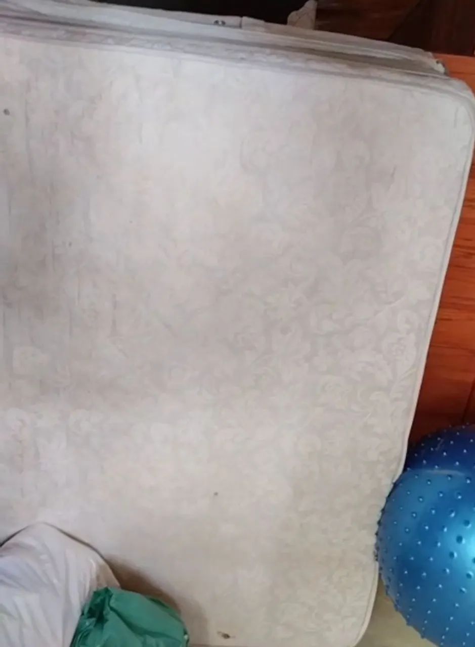 Vendo colchão de casal com molas  - Foto 2