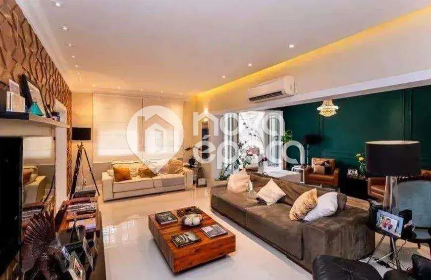Urca | Casa 4 quartos, sendo 1 suite