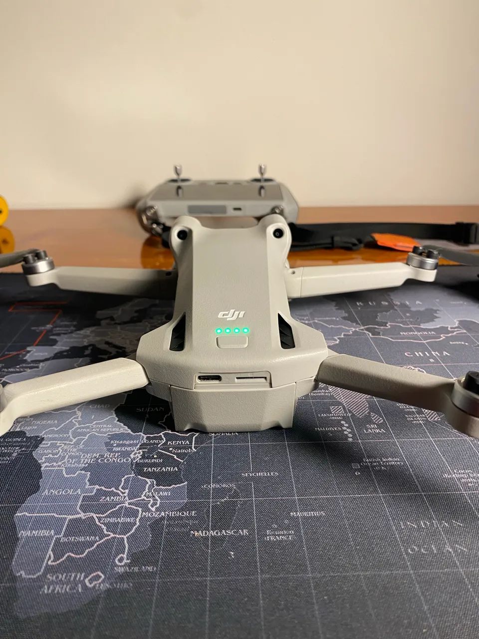 DJI Mini 3 PRO com tela no controle - Foto 3