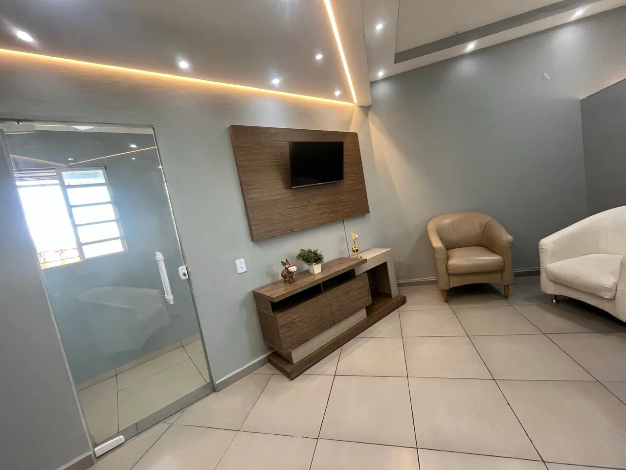     Rack com Painel para TV - Madeira - Foto 2