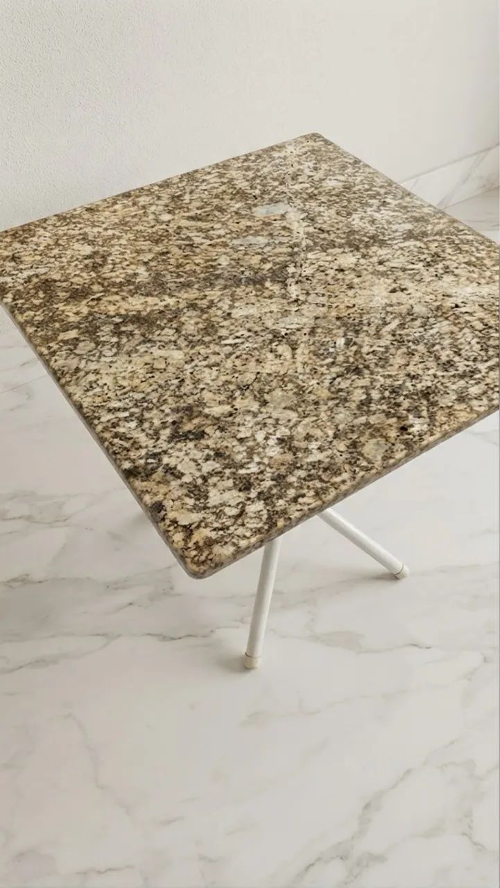 Mesa de Granito Quadrada com Pé Central em Ferro - Foto 2