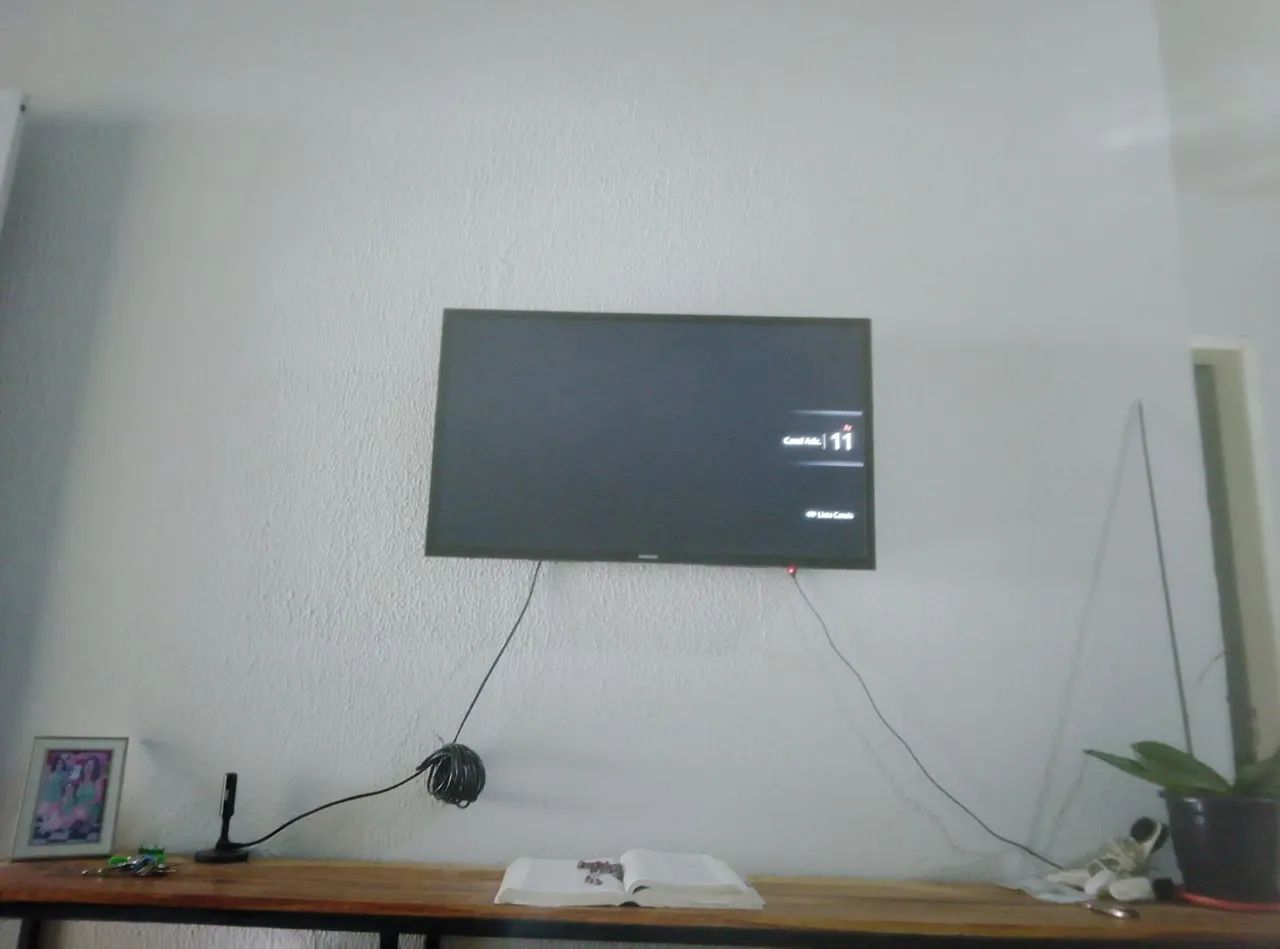 Tudo TV smart 32 polegadas pousada em ótimo estado - Foto 2