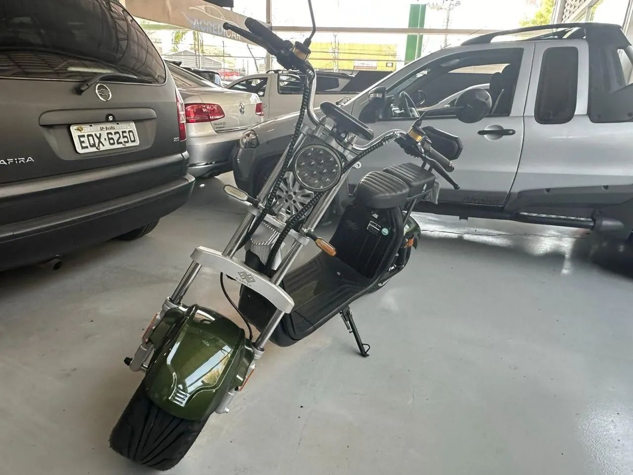 Moto elétrica  verde e  cinza - Foto 5