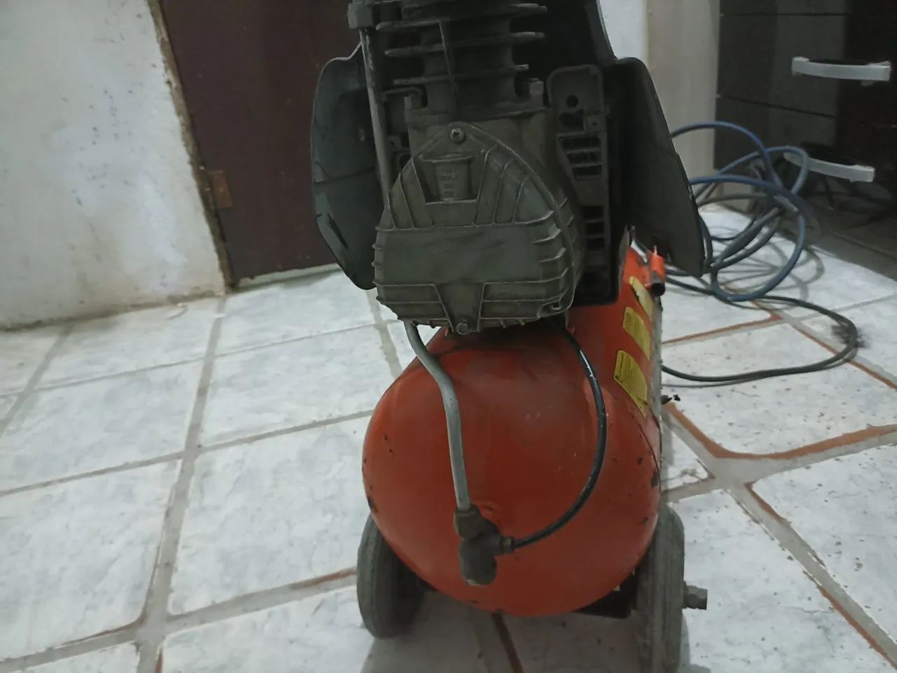 Compressor Black e Decker 25 litros.  - Foto 5