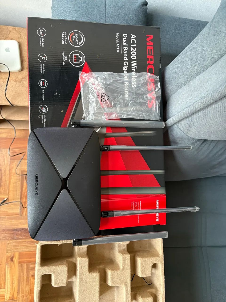 AC1200 Wireless Dual Band Gigabit Router Model: AC12