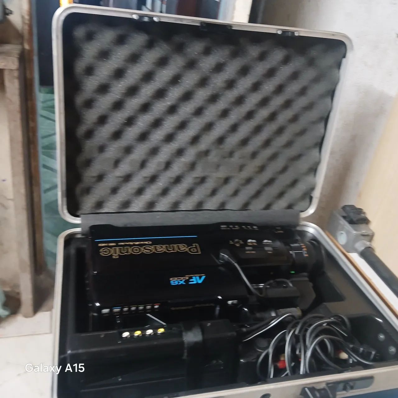 Vendo essa filmadora Panasonic VHS AF X6 funcionando 