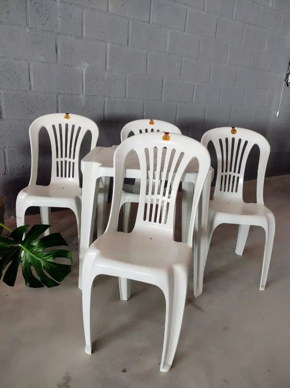 Jogo Mesa com 4 Cadeiras Bistrô 182kg 