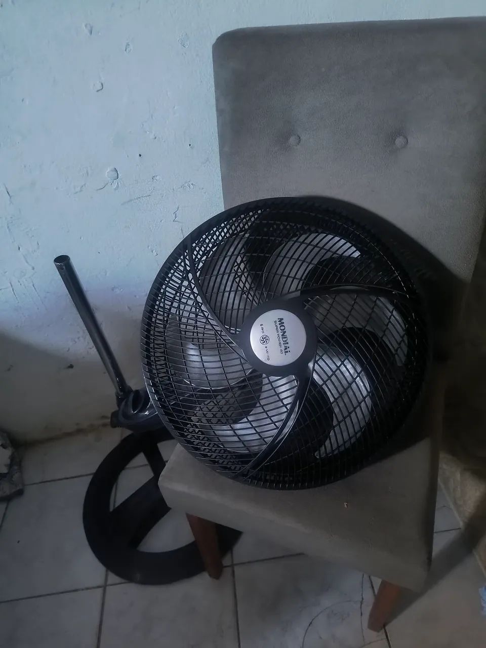 Ventilador funcionando perfeitamente apenasdefeito na parte do encaixe 