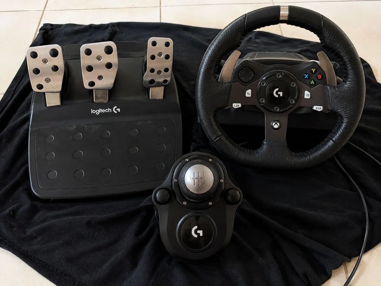 Volante Logitech G920 + Pedais + Câmbio Shifter 