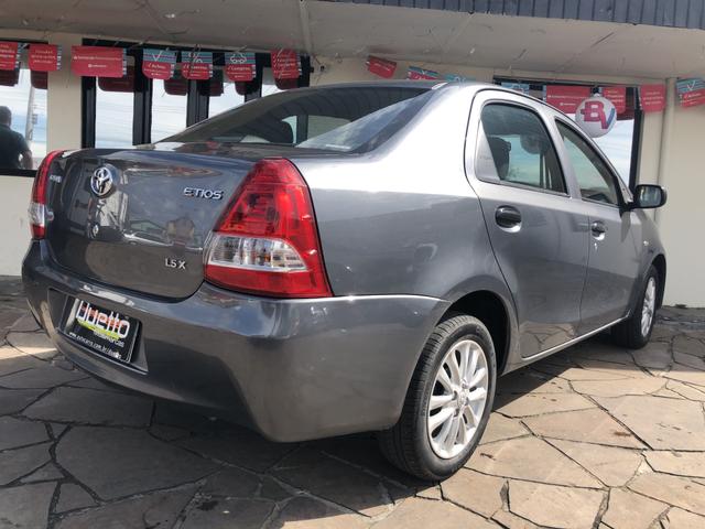 Toyota Etios X 1.5 Sedan 2013 - Foto 12