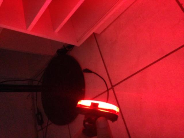 Lanterna bike pisca 2 cores ao mesmo tempo. Bateria recarregável usb led - Foto 3