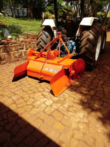 Vendo cantereira movida trator
