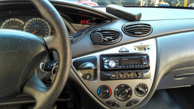 Focus Hatch GLX 2.0, 91 mil km, particular, nunca bateu, motor Duratec 147 cv - Foto 10