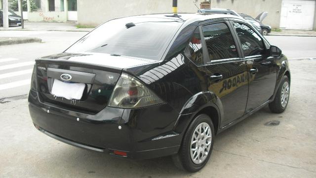 Fiesta Sedã 1.6 Flex + Gnv Muito Novo - Foto 4