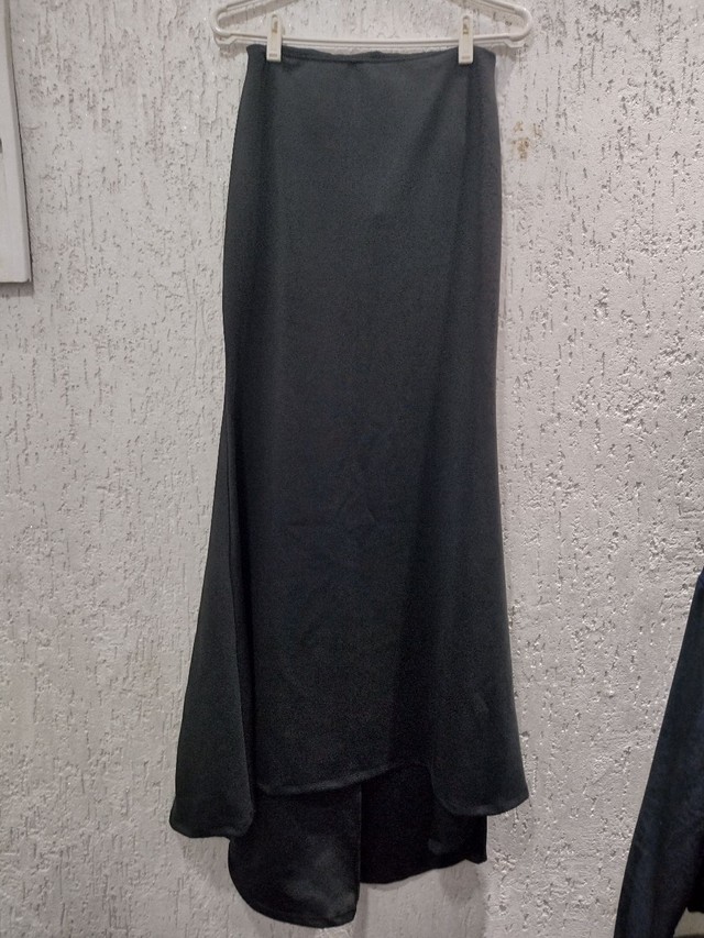 Saia preta longa veste 40