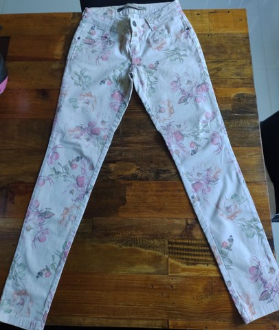 Calça Hering com estampa de flores