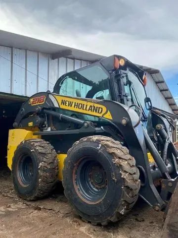 New Holland Retroescavadeira 